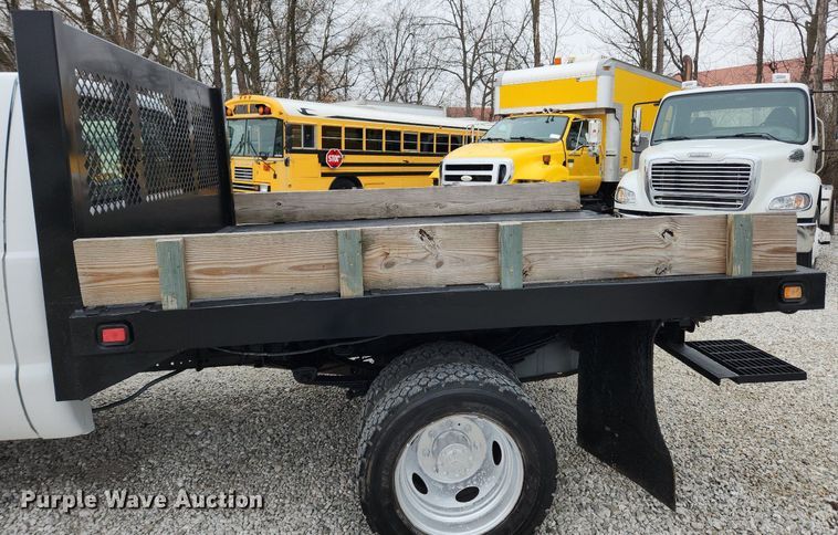 image for item MW9548 2000 Ford F550 Super Duty XL  flatbed truck