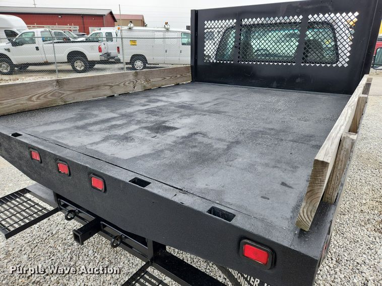image for item MW9548 2000 Ford F550 Super Duty XL  flatbed truck