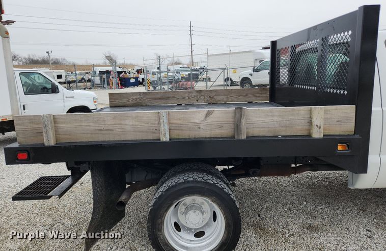 image for item MW9548 2000 Ford F550 Super Duty XL  flatbed truck