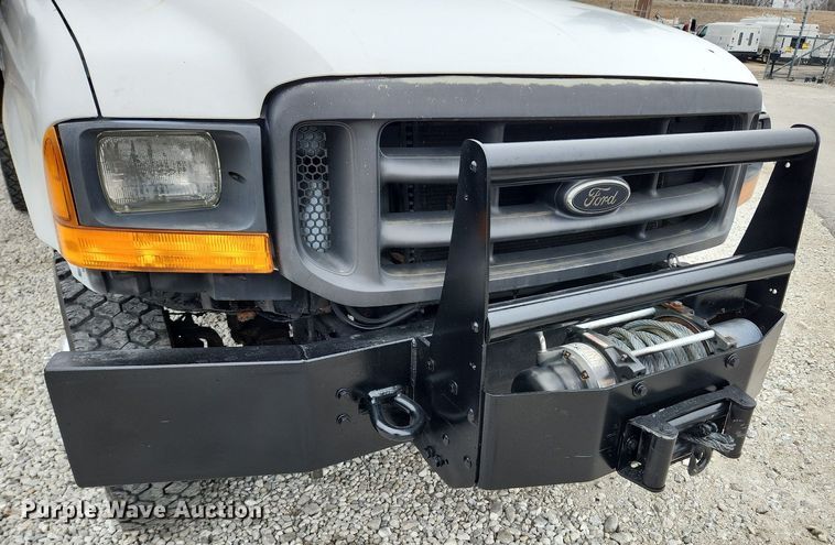 image for item MW9548 2000 Ford F550 Super Duty XL  flatbed truck