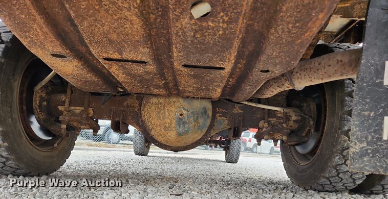 image for item MW9548 2000 Ford F550 Super Duty XL  flatbed truck