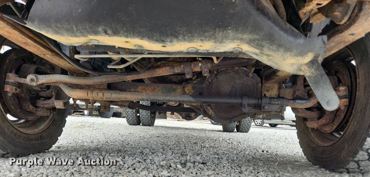 image for item MW9548 2000 Ford F550 Super Duty XL  flatbed truck