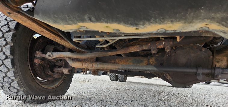 image for item MW9548 2000 Ford F550 Super Duty XL  flatbed truck