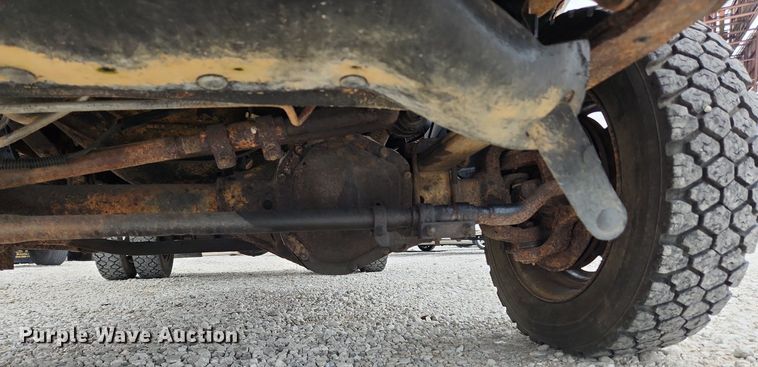 image for item MW9548 2000 Ford F550 Super Duty XL  flatbed truck