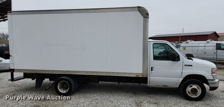 image for item MW9551 2013 Ford E450 Super Duty  box truck