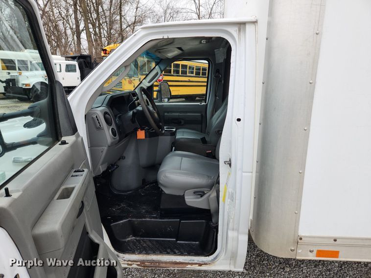 image for item MW9551 2013 Ford E450 Super Duty  box truck