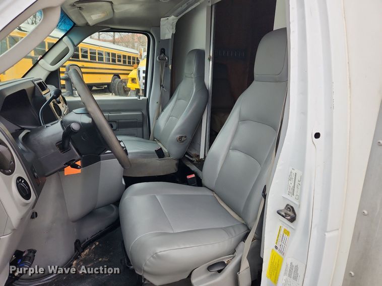 image for item MW9551 2013 Ford E450 Super Duty  box truck