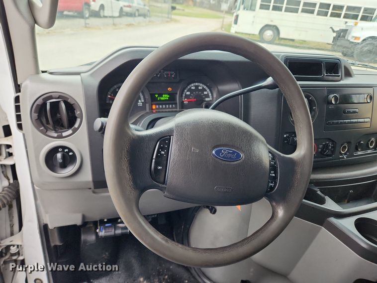 image for item MW9551 2013 Ford E450 Super Duty  box truck