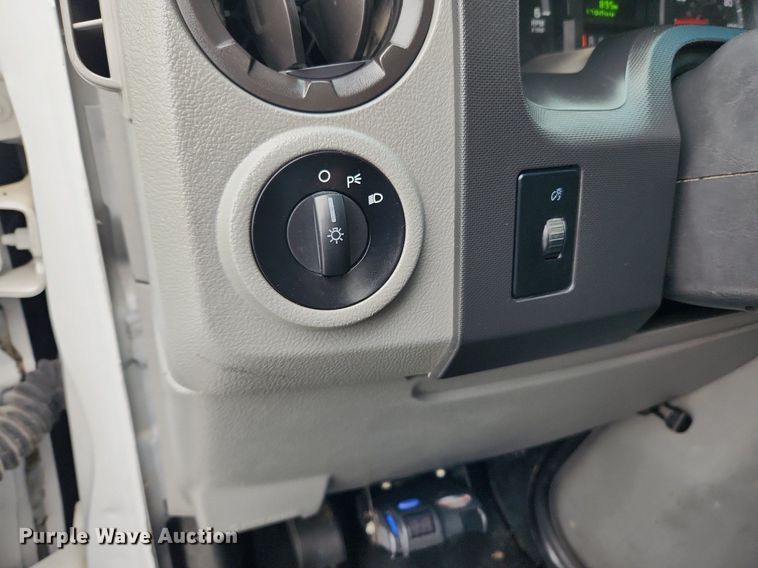 image for item MW9551 2013 Ford E450 Super Duty  box truck