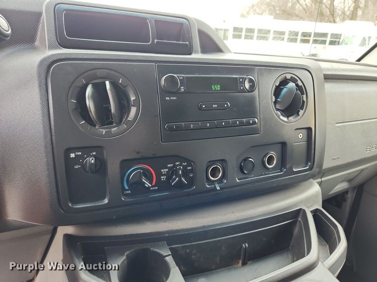 image for item MW9551 2013 Ford E450 Super Duty  box truck