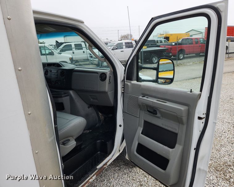 image for item MW9551 2013 Ford E450 Super Duty  box truck