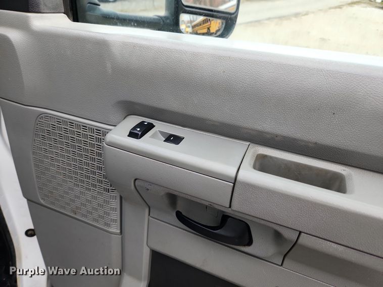 image for item MW9551 2013 Ford E450 Super Duty  box truck