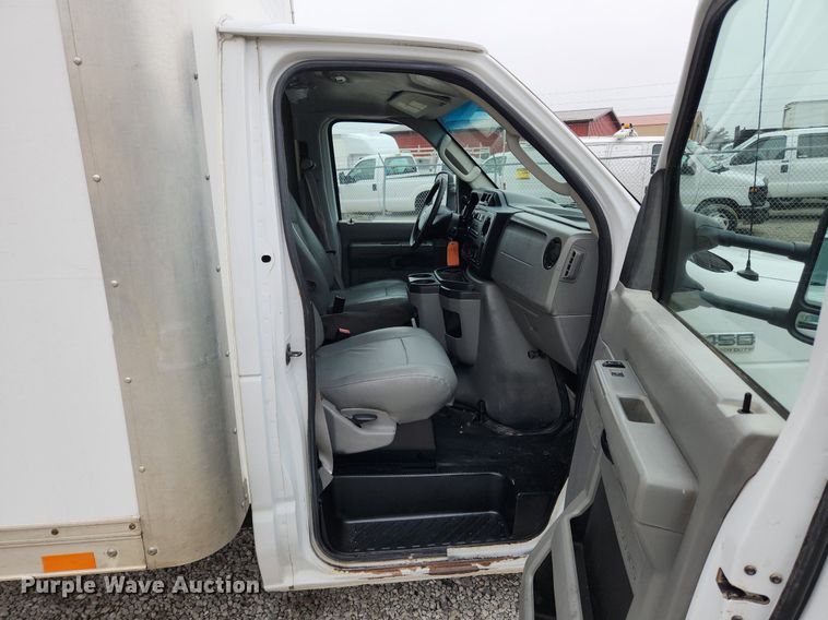 image for item MW9551 2013 Ford E450 Super Duty  box truck