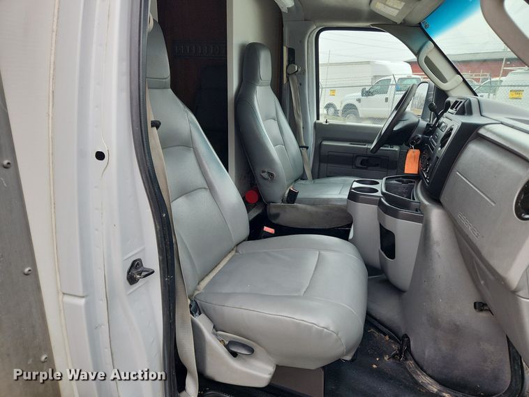 image for item MW9551 2013 Ford E450 Super Duty  box truck