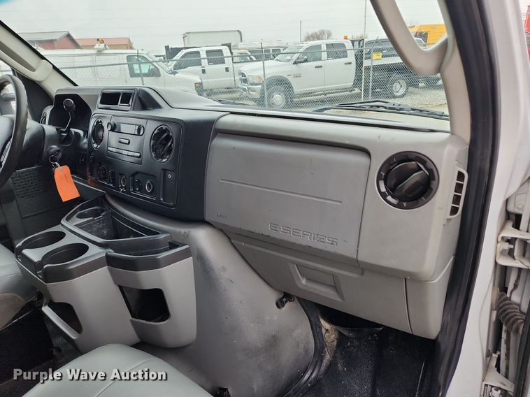 image for item MW9551 2013 Ford E450 Super Duty  box truck