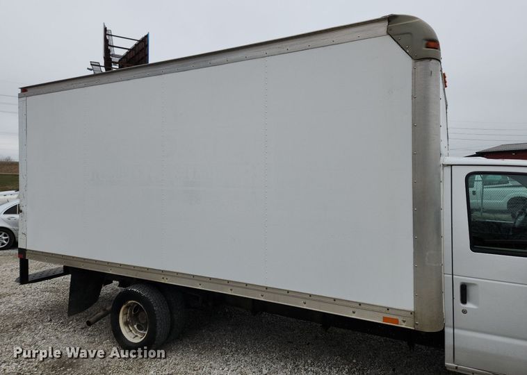 image for item MW9551 2013 Ford E450 Super Duty  box truck