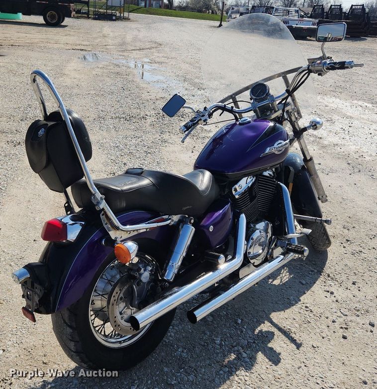 image for item MW9578 1996 Honda Shadow VT1100C2  motorcycle