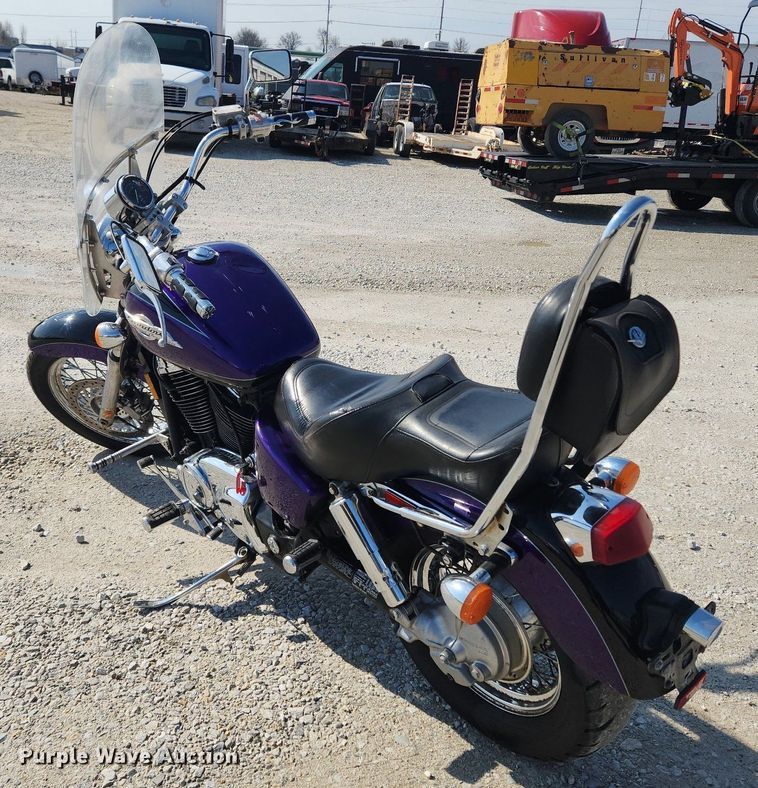 image for item MW9578 1996 Honda Shadow VT1100C2  motorcycle