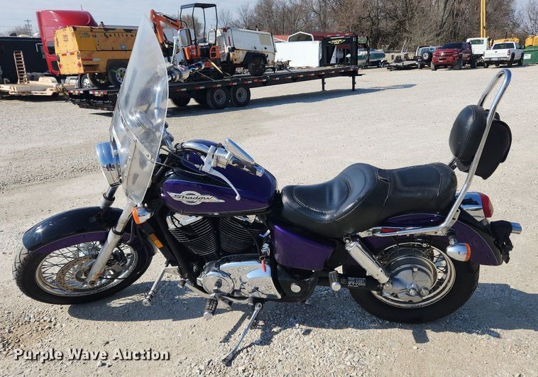 image for item MW9578 1996 Honda Shadow VT1100C2  motorcycle