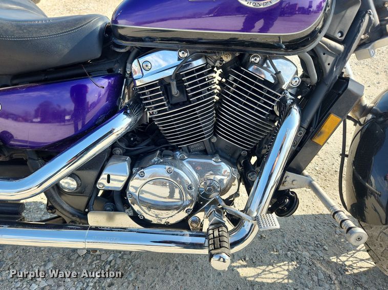 image for item MW9578 1996 Honda Shadow VT1100C2  motorcycle