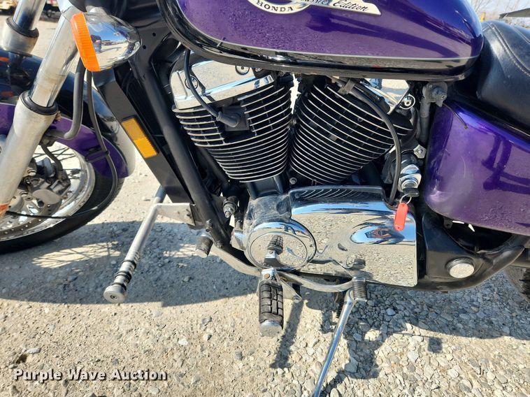 image for item MW9578 1996 Honda Shadow VT1100C2  motorcycle