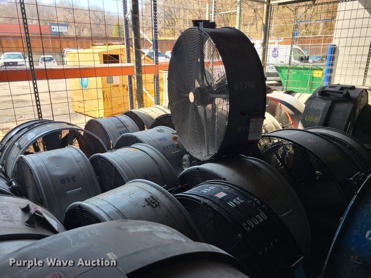 image for item MX9551 Approximately 40 fans