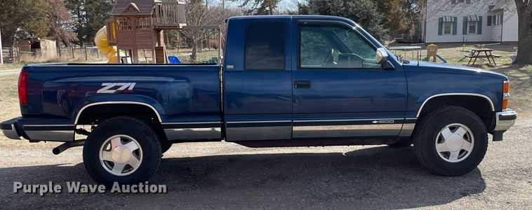image for item MY9225 1994 Chevrolet K1500  Ext. Cab pickup truck