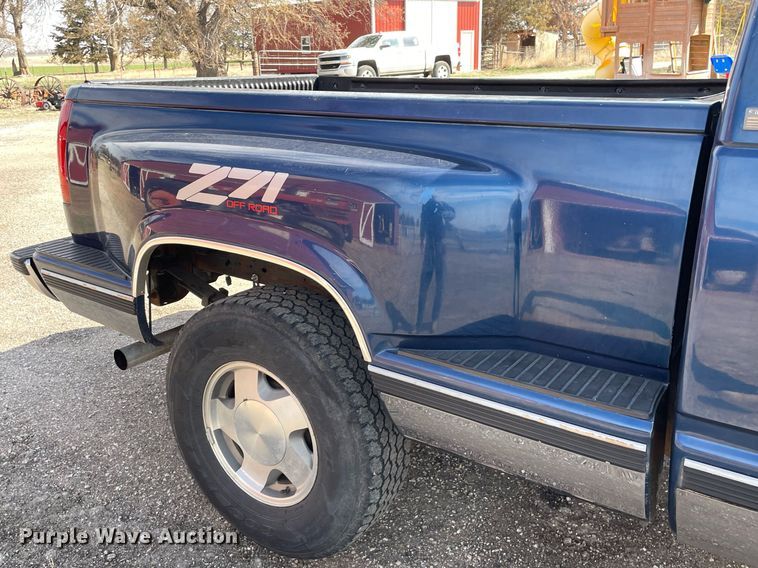 image for item MY9225 1994 Chevrolet K1500  Ext. Cab pickup truck