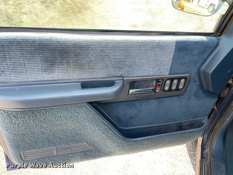 image for item MY9225 1994 Chevrolet K1500  Ext. Cab pickup truck