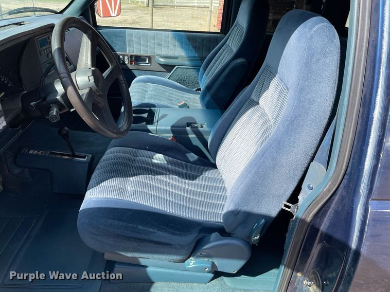 image for item MY9225 1994 Chevrolet K1500  Ext. Cab pickup truck