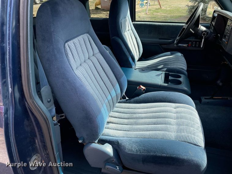 image for item MY9225 1994 Chevrolet K1500  Ext. Cab pickup truck