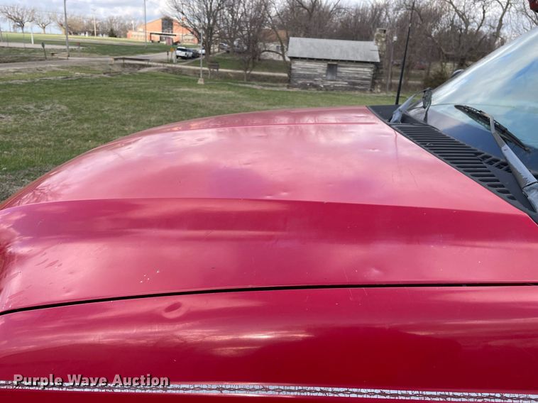 image for item MY9232 1999 Ford F550 Super Duty  flatbed truck