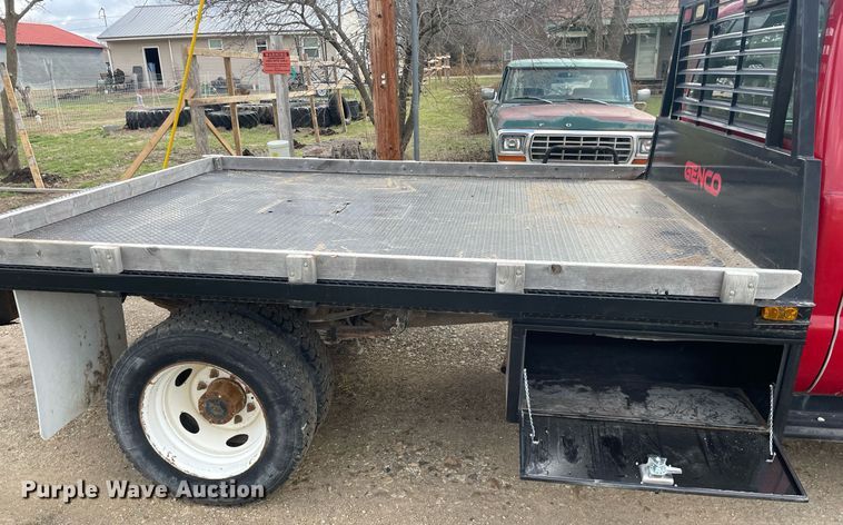 image for item MY9232 1999 Ford F550 Super Duty  flatbed truck