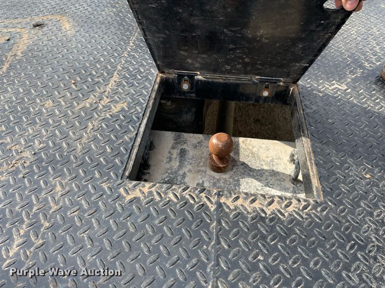 image for item MY9232 1999 Ford F550 Super Duty  flatbed truck