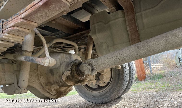 image for item MY9232 1999 Ford F550 Super Duty  flatbed truck