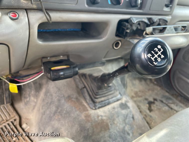 image for item MY9232 1999 Ford F550 Super Duty  flatbed truck