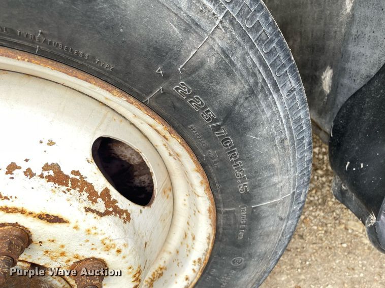 image for item MY9232 1999 Ford F550 Super Duty  flatbed truck