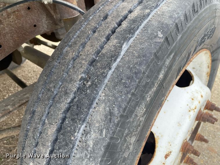 image for item MY9232 1999 Ford F550 Super Duty  flatbed truck