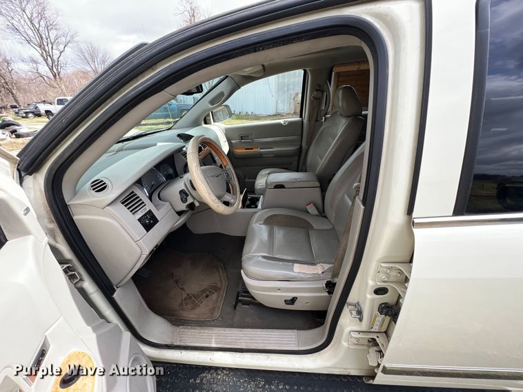 image for item MY9550 2008 Chrysler Aspen Limited  SUV