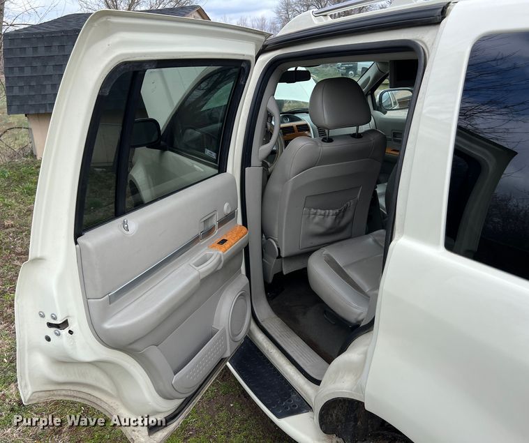 image for item MY9550 2008 Chrysler Aspen Limited  SUV