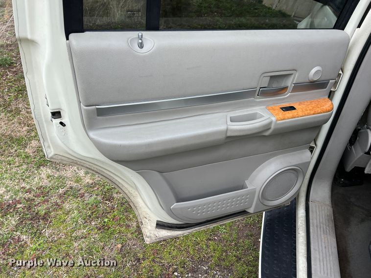 image for item MY9550 2008 Chrysler Aspen Limited  SUV