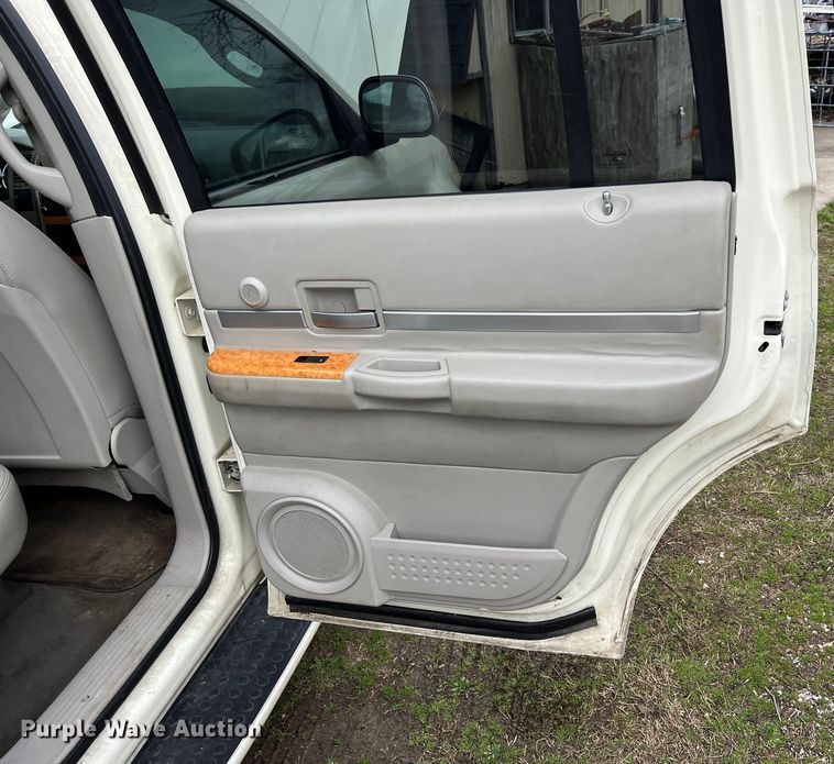 image for item MY9550 2008 Chrysler Aspen Limited  SUV