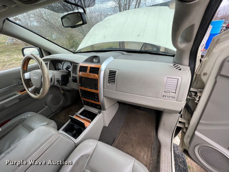 image for item MY9550 2008 Chrysler Aspen Limited  SUV