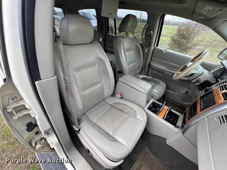 image for item MY9550 2008 Chrysler Aspen Limited  SUV