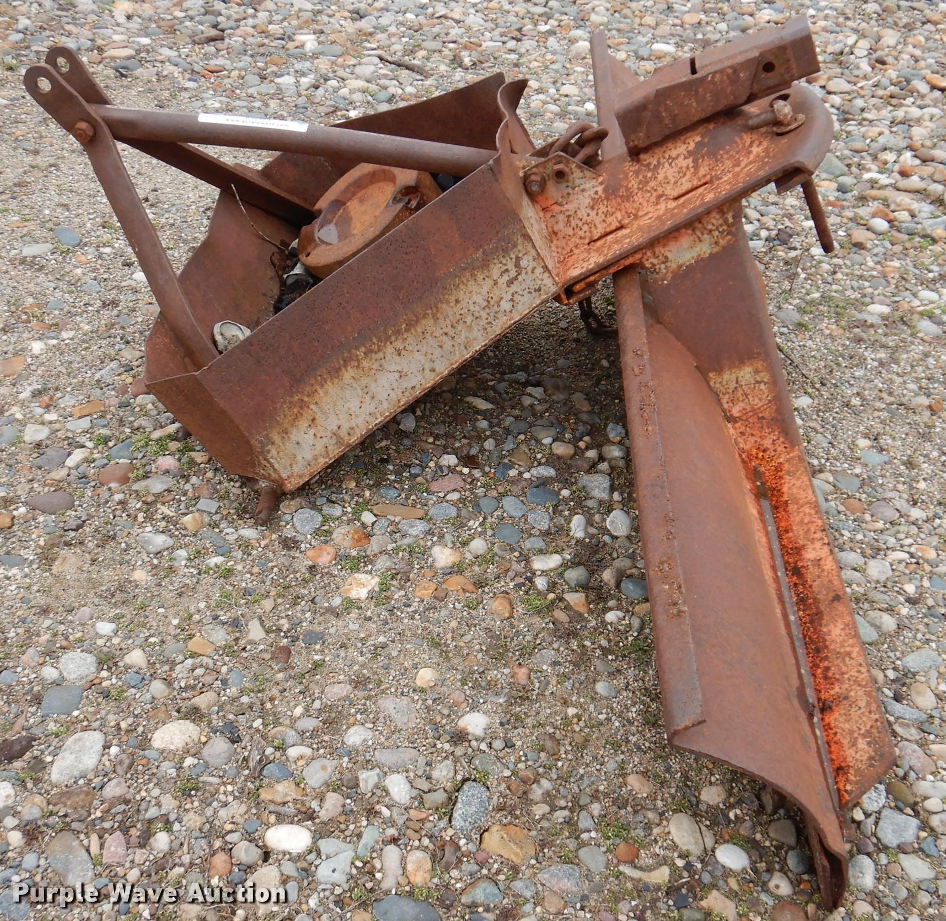 Blade in Des Moines, IA Item IO9464 sold Purple Wave