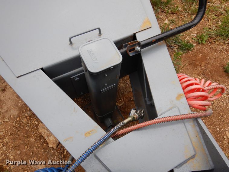 image for item DJ0827 1999 Interstate 40DLA  equipment trailer