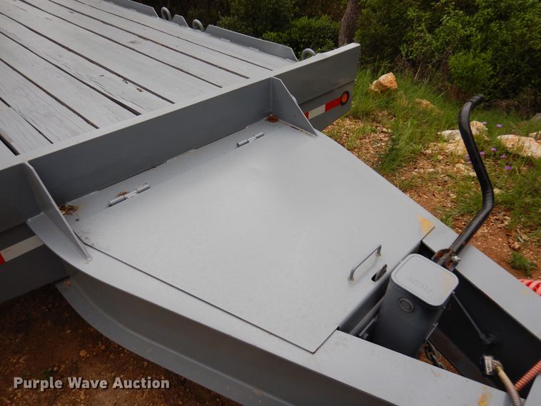 image for item DJ0827 1999 Interstate 40DLA  equipment trailer