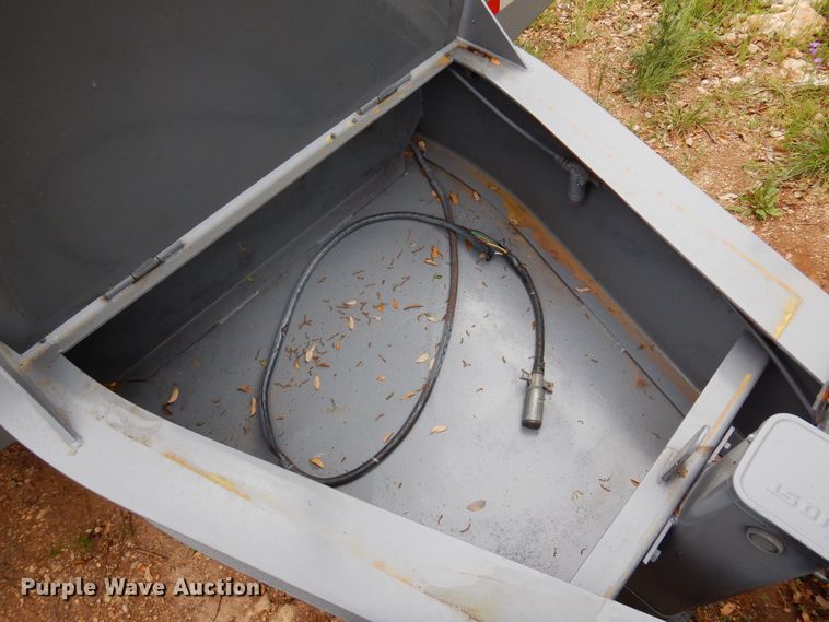 image for item DJ0827 1999 Interstate 40DLA  equipment trailer