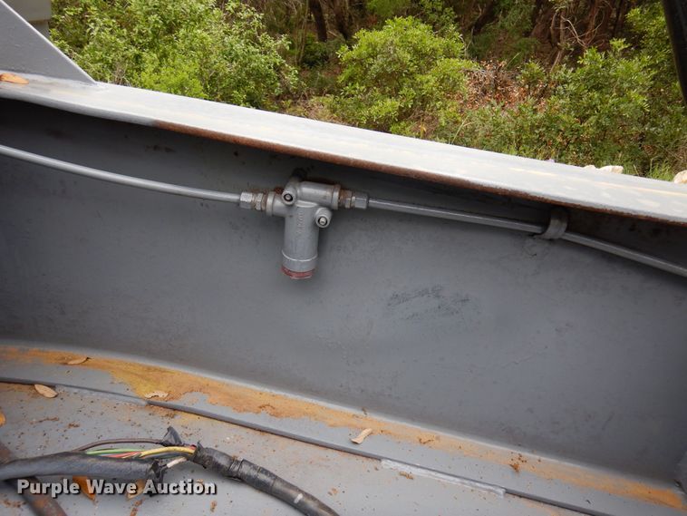 image for item DJ0827 1999 Interstate 40DLA  equipment trailer