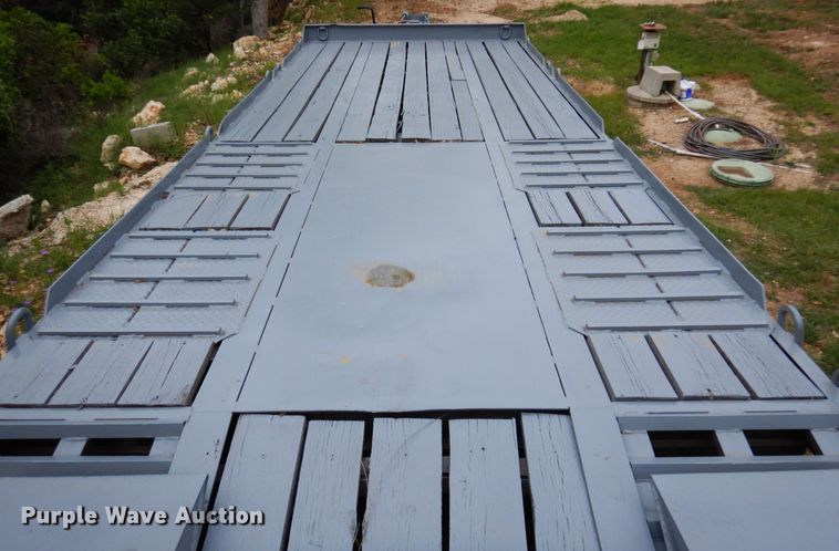 image for item DJ0827 1999 Interstate 40DLA  equipment trailer